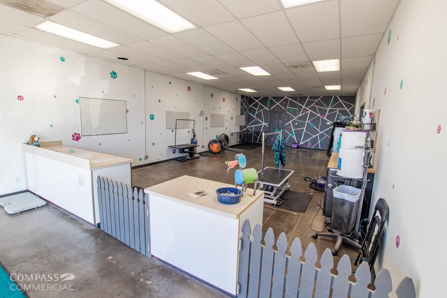 2498 S Highway 97, Redmond, OR for lease - Building Photo - Image 3 of 10