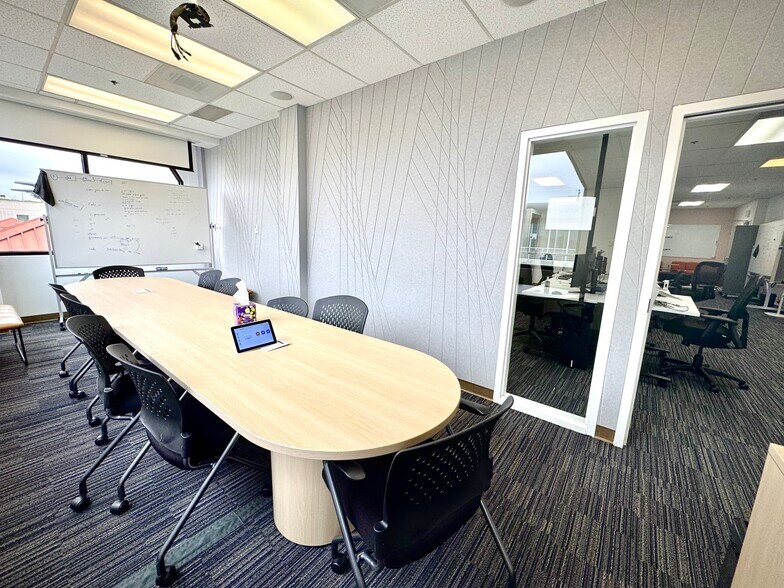 888 Villa St, Mountain View, CA à louer - Photo du bâtiment - Image 3 de 10