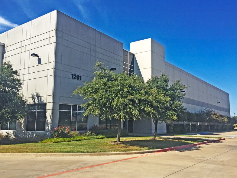 1201 Big Town Blvd, Dallas, TX for lease - Building Photo - Image 1 of 1