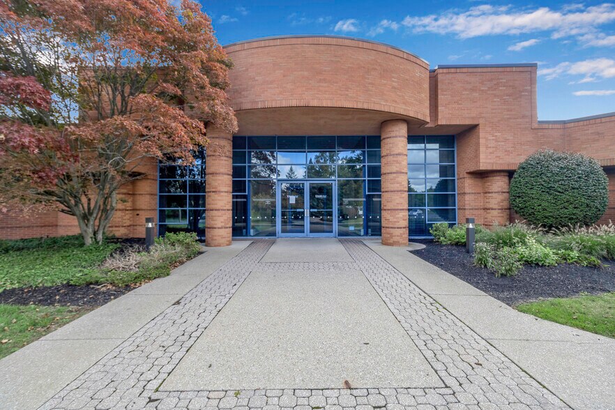 61 John Muir Dr, Buffalo, NY à louer - Photo du bâtiment - Image 2 de 51