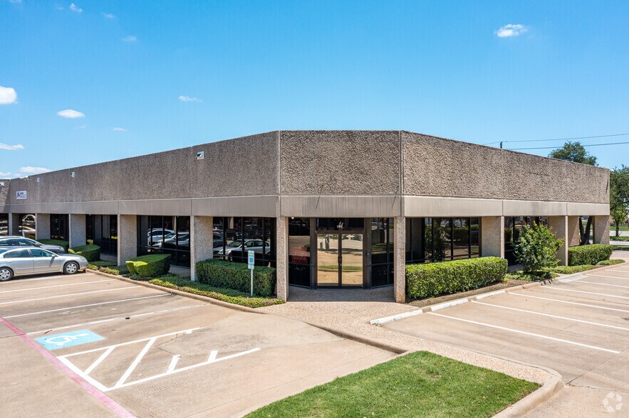 2035 Royal Ln, Dallas, TX à louer - Photo du bâtiment - Image 3 de 6