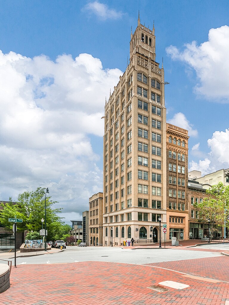 22 S Pack Sq, Asheville, NC à louer Photo du bâtiment- Image 1 de 12