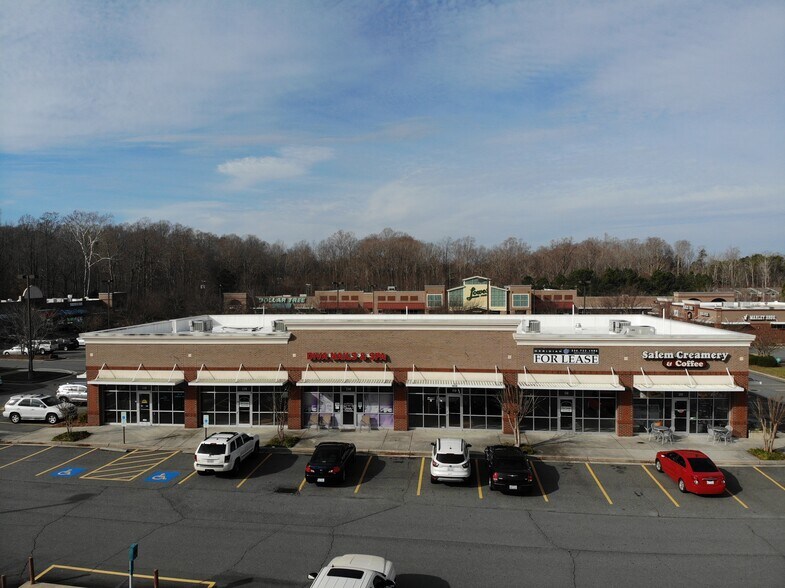 5038 Peters Creek Pky, Winston-Salem, NC à louer - Photo principale - Image 1 de 3