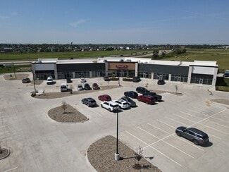 Plus de détails pour 1105 SE Pleasant View Dr, Waukee, IA - Bureau/Commerce de détail à louer