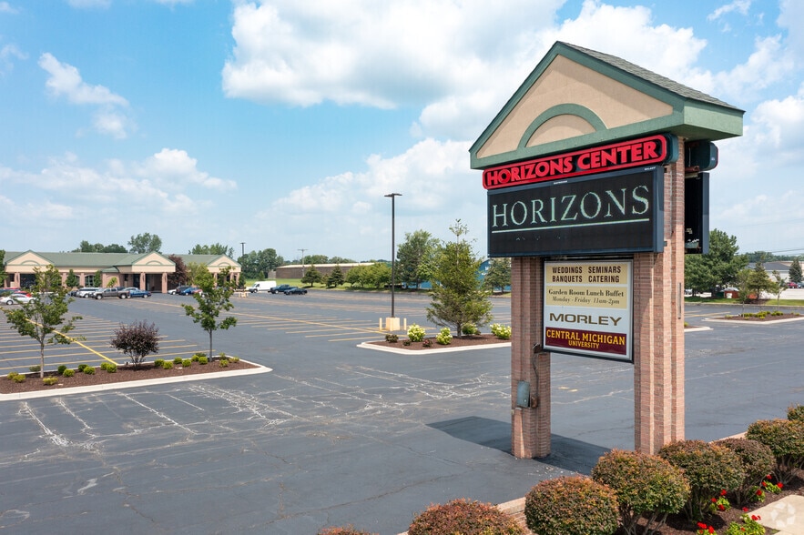 6200 State St, Saginaw, MI for lease - Building Photo - Image 2 of 28