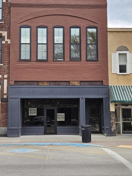 309 S Main St, Aberdeen, SD for lease - Primary Photo - Image 1 of 4