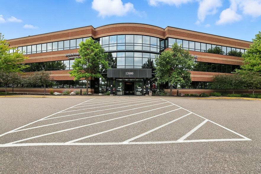 12000 Elm Creek Blvd, Maple Grove, MN for lease - Building Photo - Image 1 of 16