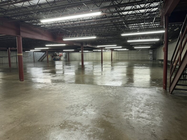 10915 W Kellogg St, Wichita, KS for lease - Building Photo - Image 3 of 9