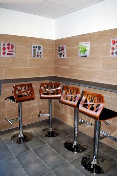 Office in Montpellier for lease - Building Photo - Image 2 of 9