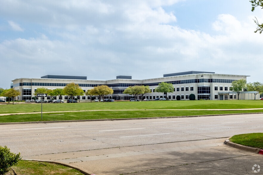 8616 Freeport Pky, Irving, TX for lease - Building Photo - Image 1 of 12