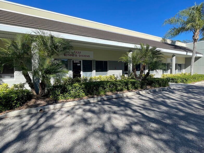 5900-5975 Cattlemen Ln, Sarasota, FL à louer - Photo du bâtiment - Image 2 de 2