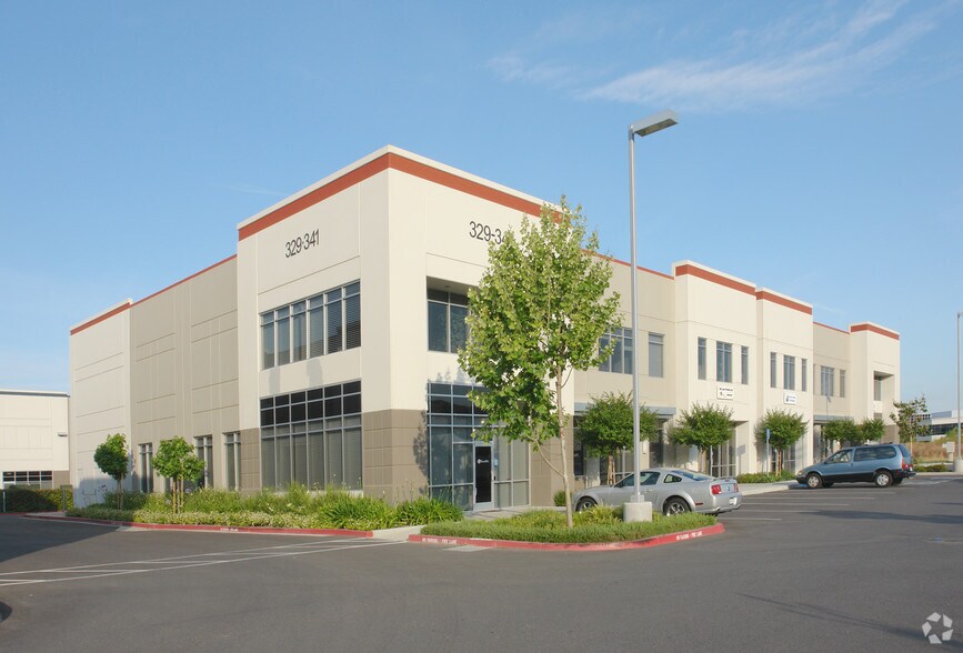 341 Piercy Rd, San Jose, CA à louer - Photo du bâtiment - Image 2 de 10