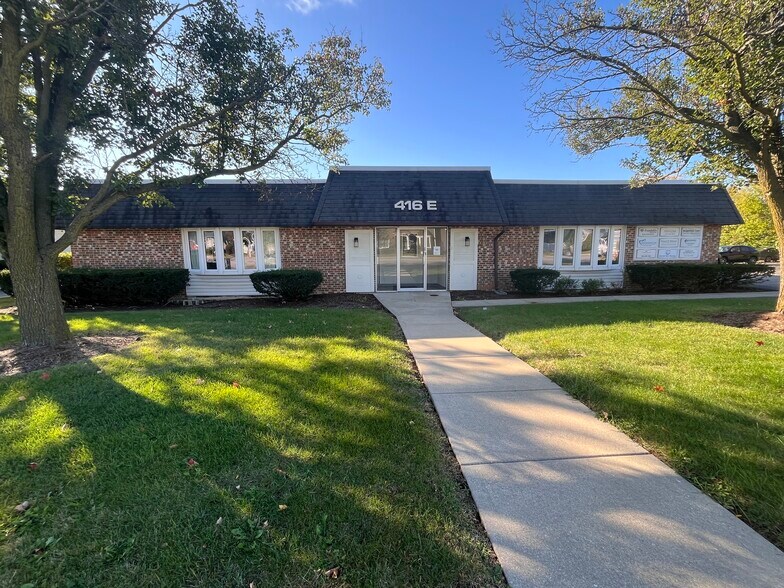 416 E Roosevelt Rd, Wheaton, IL à louer - Photo du bâtiment - Image 1 de 10
