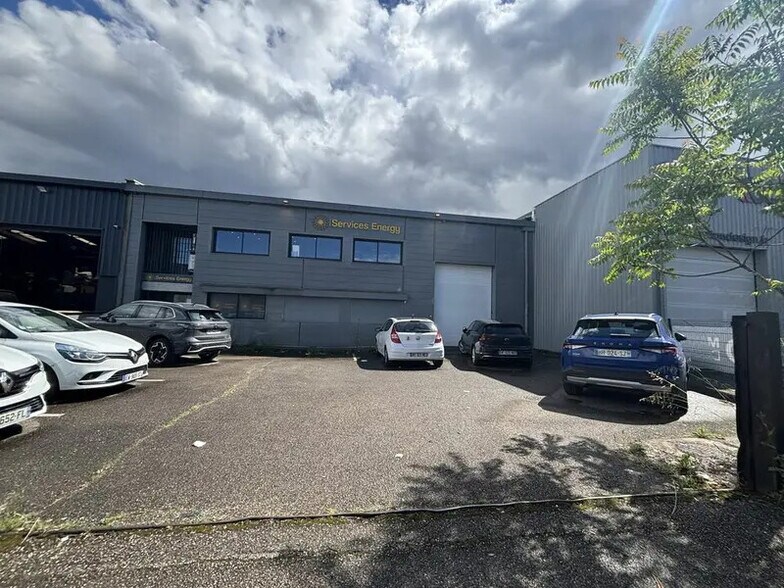 Local d'activités dans Villeurbanne à vendre - Photo du bâtiment - Image 1 de 12