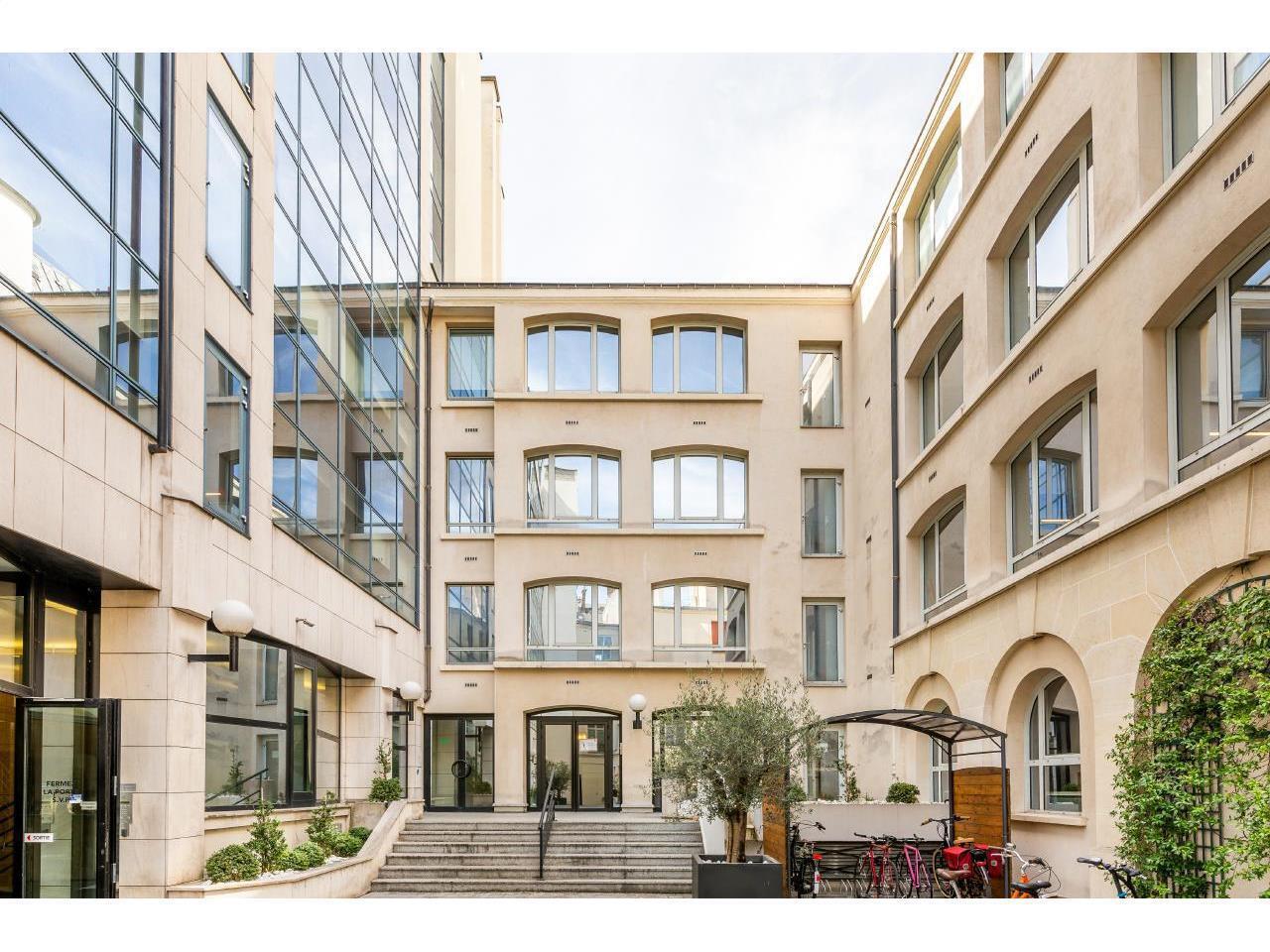 47 Bis Rue Des Vinaigriers, Paris for lease Building Photo- Image 1 of 35