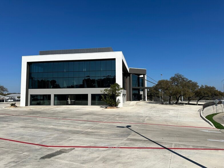 9100 W Interstate 10, San Antonio, TX à louer - Photo du bâtiment - Image 3 de 3