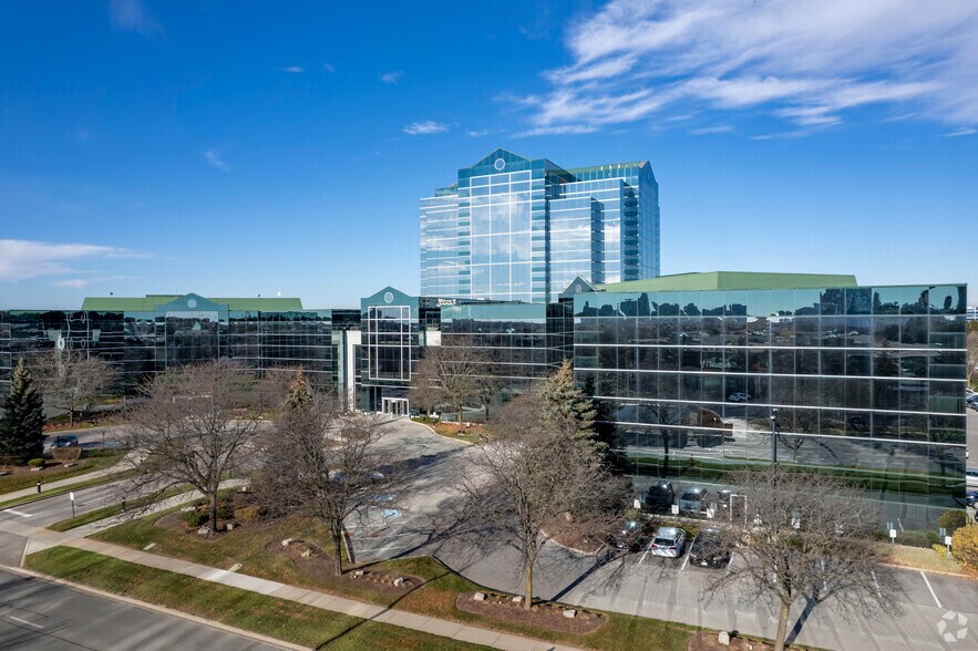 90 Matheson Blvd W, Mississauga, ON à louer - Photo du bâtiment - Image 2 de 8