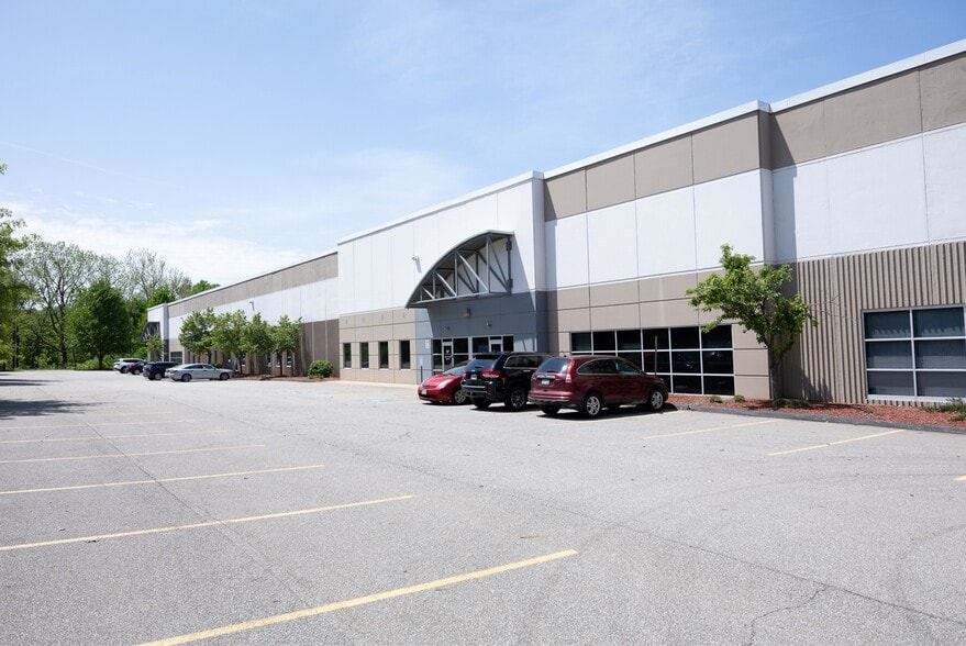 28900 Fountain Pky, Solon, OH à louer - Photo du bâtiment - Image 2 de 5
