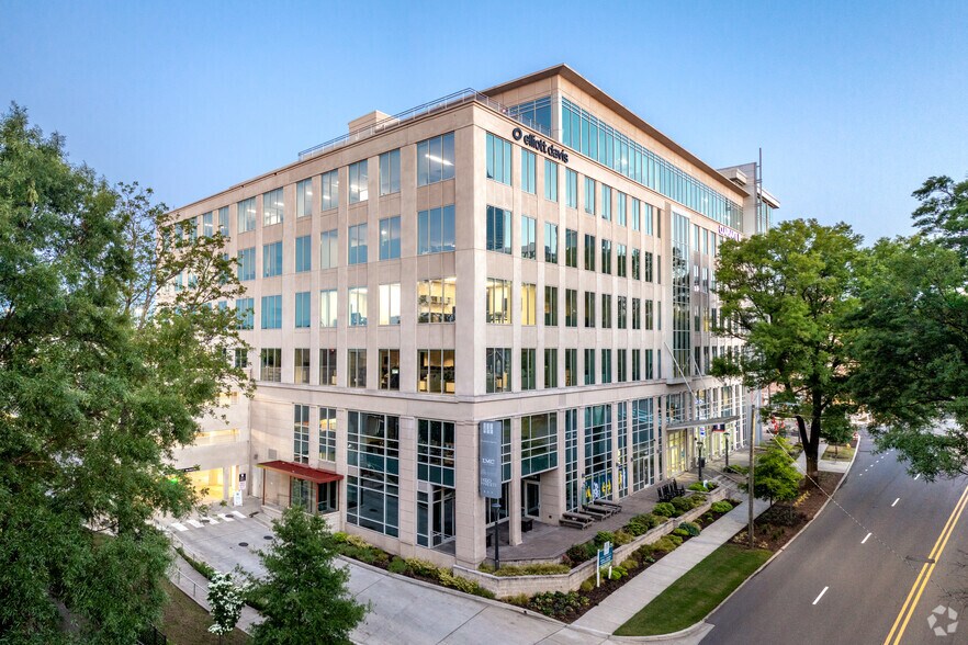 500 E Morehead St, Charlotte, NC à louer - Photo du bâtiment - Image 3 de 17