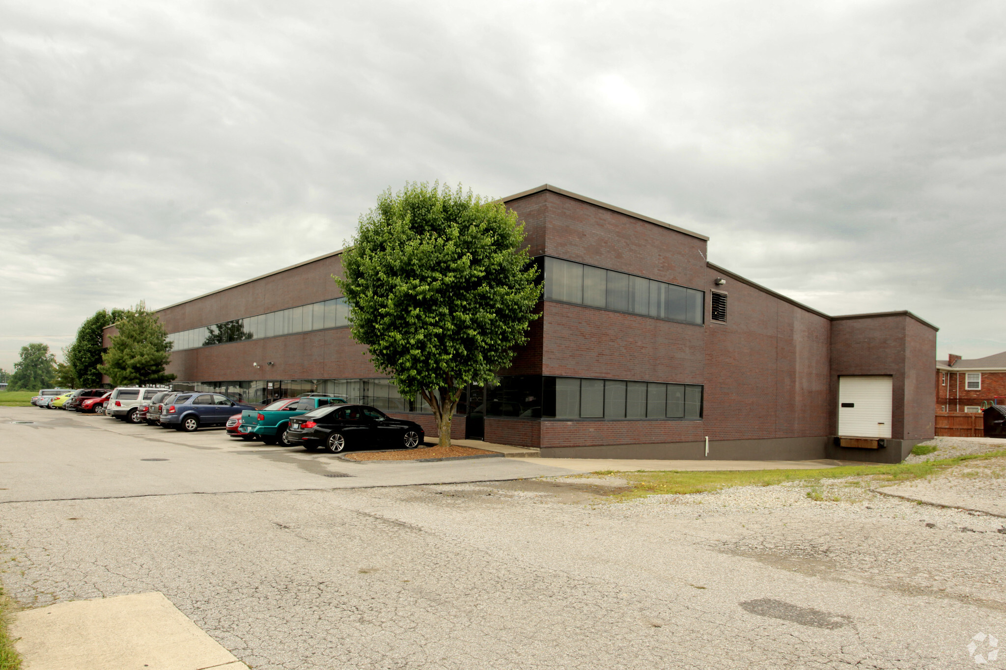 5001 Crown Manor Pl, Louisville, KY for lease Building Photo- Image 1 of 29