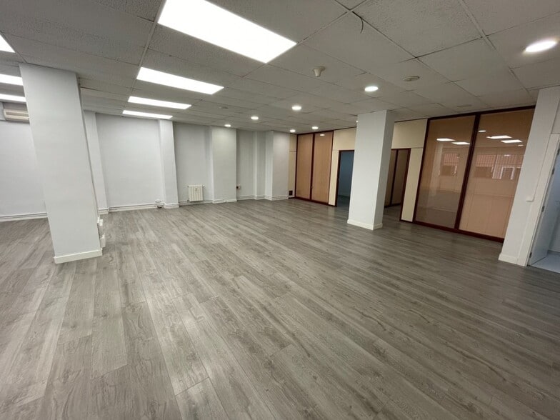 Multifamily in Madrid, Madrid for sale - Interior Photo - Image 2 of 3