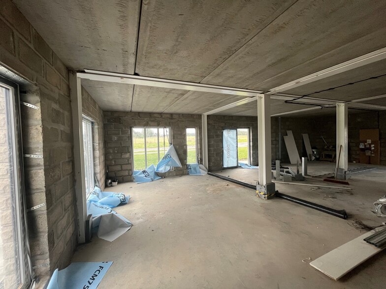 17 Jasmine Dr, Elgin à vendre - Photo du bâtiment - Image 2 de 5