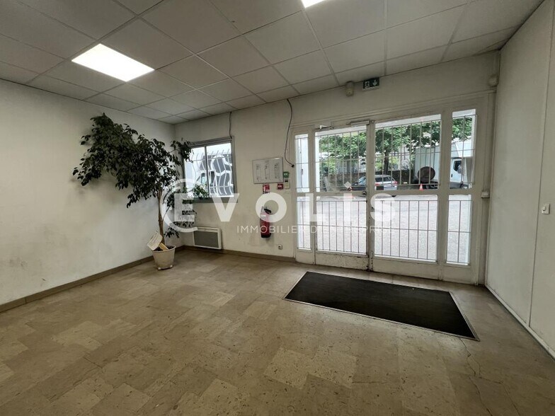 Bureau dans Fontenay-sous-Bois à louer - Hall d’entrée - Image 2 de 22