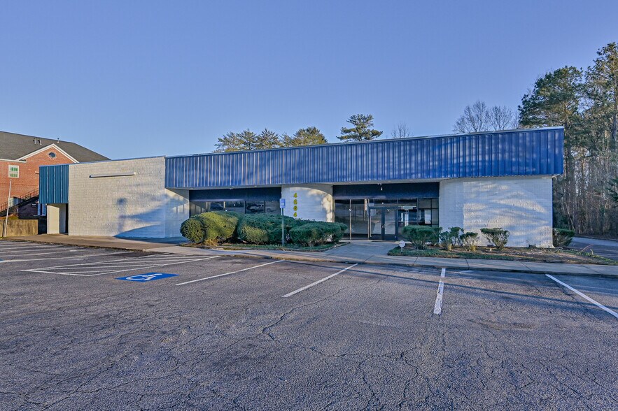 4664 Lawrenceville Hwy NW, Lilburn, GA à vendre - Photo du bâtiment - Image 2 de 43