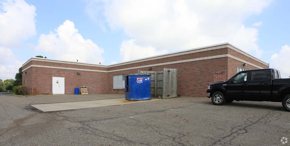 6731-6735 Ames Rd, Parma, OH à vendre - Photo du bâtiment - Image 2 de 4