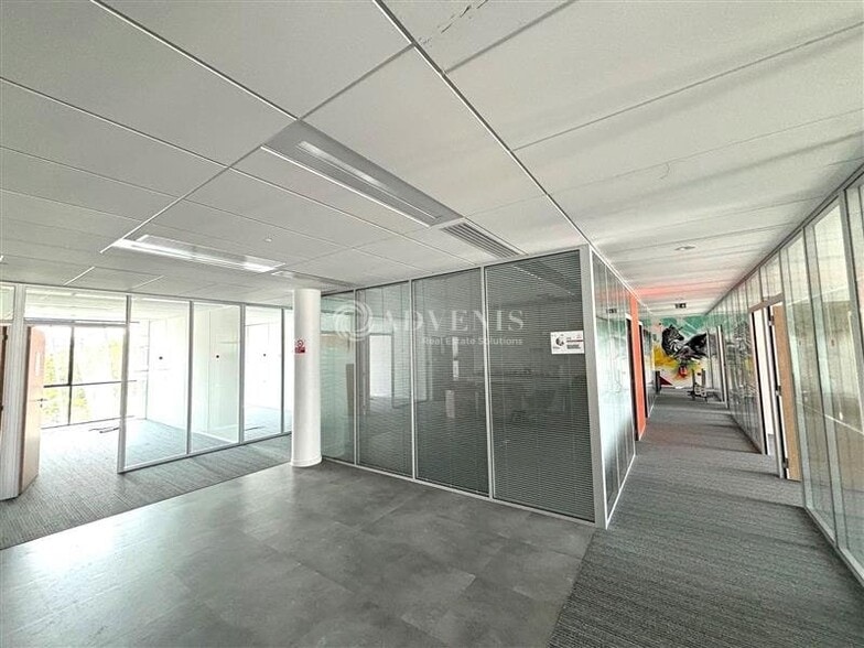 Office in Maisons-Alfort for lease - Interior Photo - Image 3 of 8