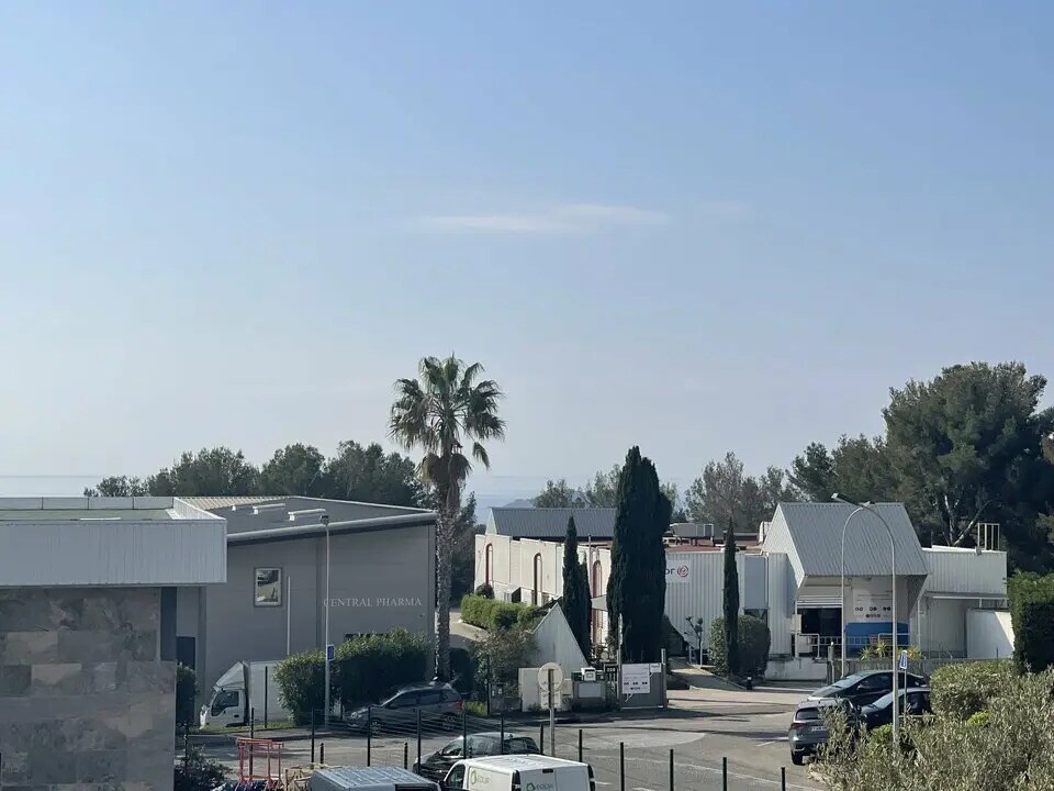 Bureau dans La Ciotat à louer Photo du bâtiment- Image 1 de 10