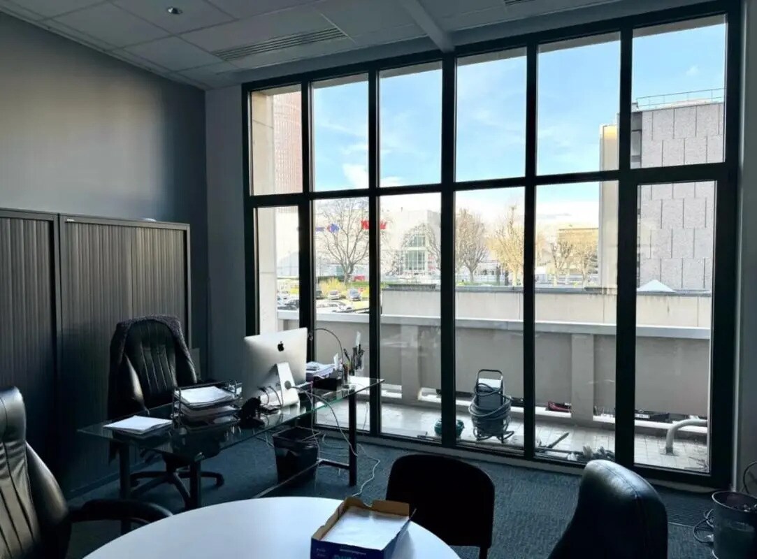 10 Rue Des Cuirassiers, Lyon for lease Interior Photo- Image 1 of 6