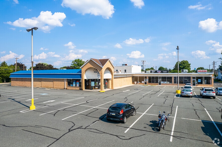 22 E 4th St, East Greenville, PA for lease - Building Photo - Image 2 of 5