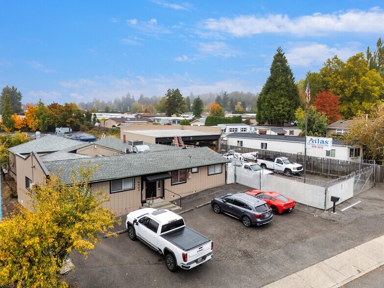 4403 SE Roethe Rd, Milwaukie, OR à vendre - Photo du bâtiment - Image 3 de 12