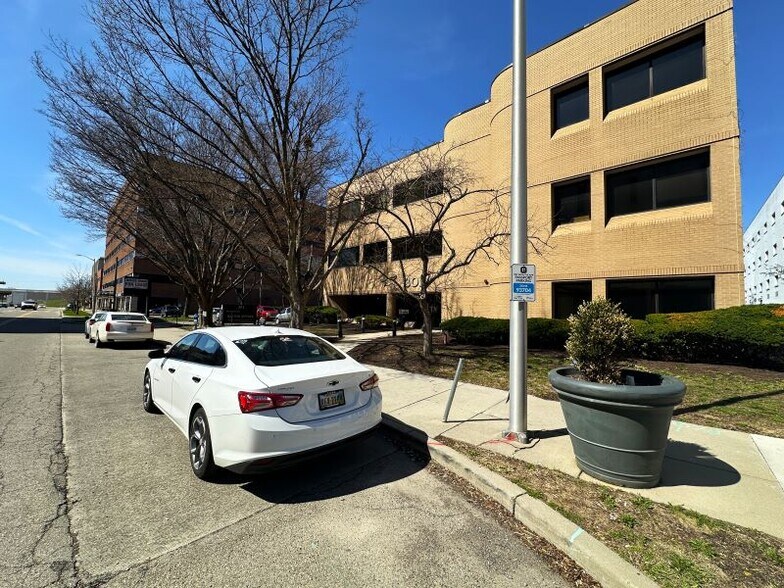 301 W 1st St, Dayton, OH à vendre - Photo du bâtiment - Image 2 de 11