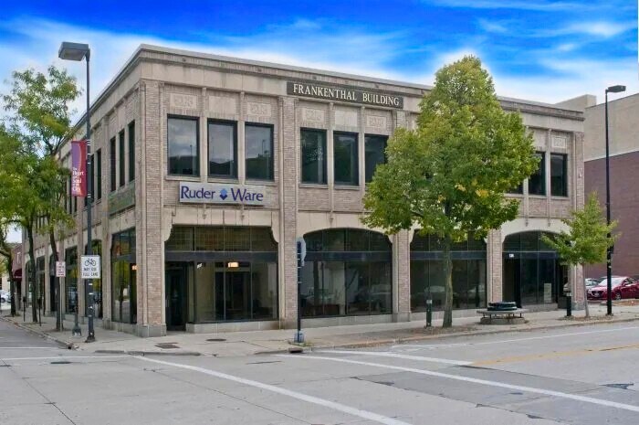124 N Adams St, Green Bay, WI à louer - Photo du bâtiment - Image 1 de 12