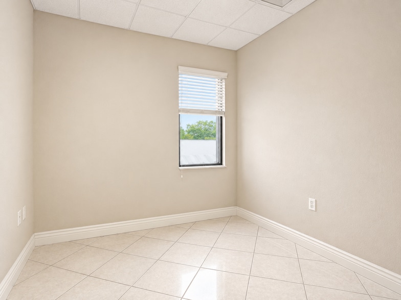 9042-9108 US Highway 19, Port Richey, FL à louer - Photo du bâtiment - Image 3 de 15