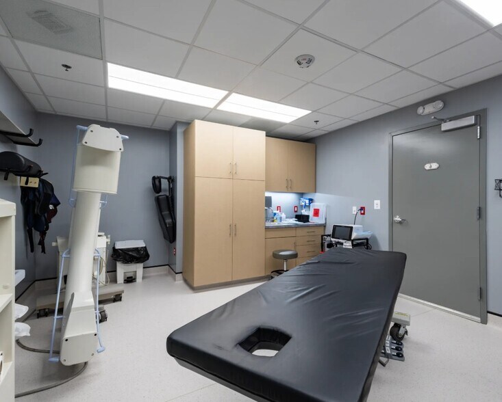 8031 Ritchie Hwy, Pasadena, MD for lease - Building Photo - Image 2 of 11