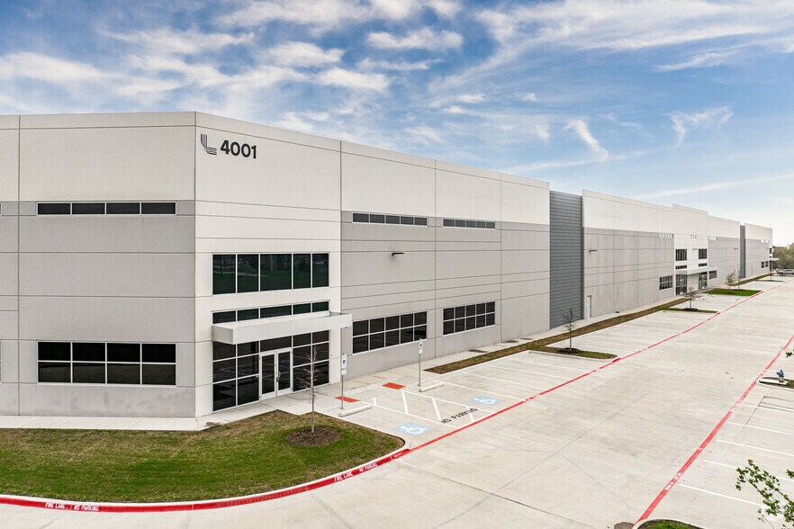 4001 Main St, The Colony, TX à louer - Photo du bâtiment - Image 3 de 4