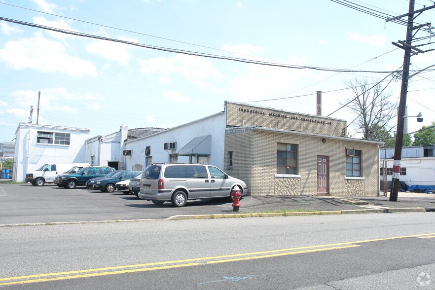 1717–1807 W Elizabeth Avenue portefeuille de 2 propriétés à vendre sur LoopNet.ca - Photo du bâtiment - Image 3 de 5