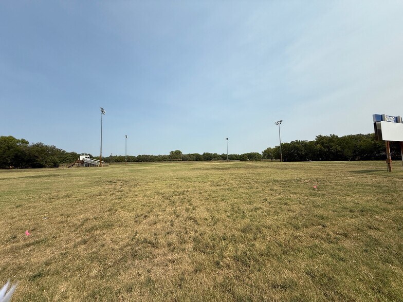 110 W Otis Ave, Salina, KS à vendre - Photo du bâtiment - Image 2 de 8