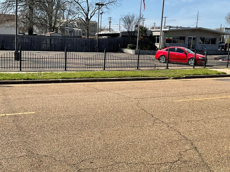 208 E Grand Ave, Marshall, TX à vendre - Photo du bâtiment - Image 3 de 4