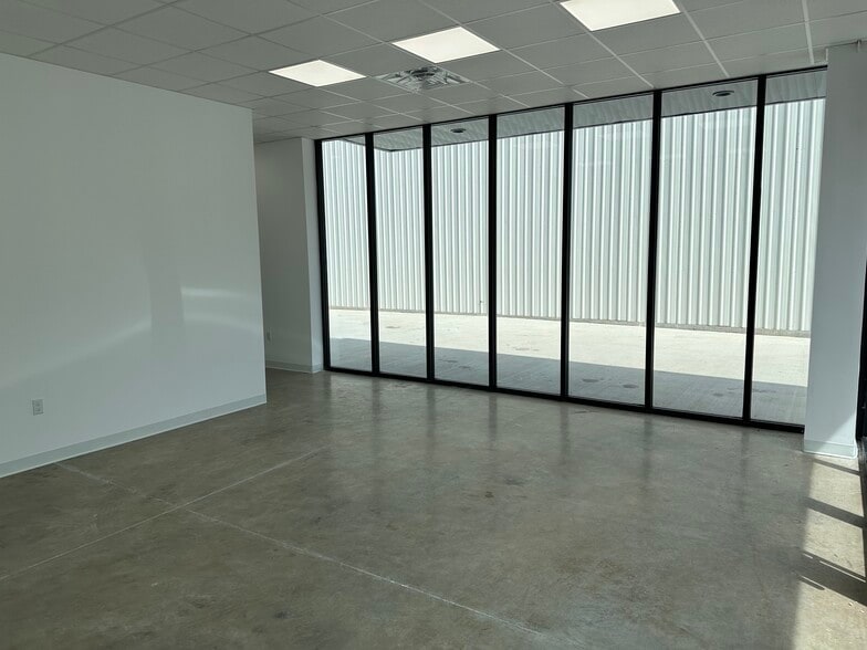 18901 Ashley Rd, Houston, TX for lease - Building Photo - Image 2 of 21