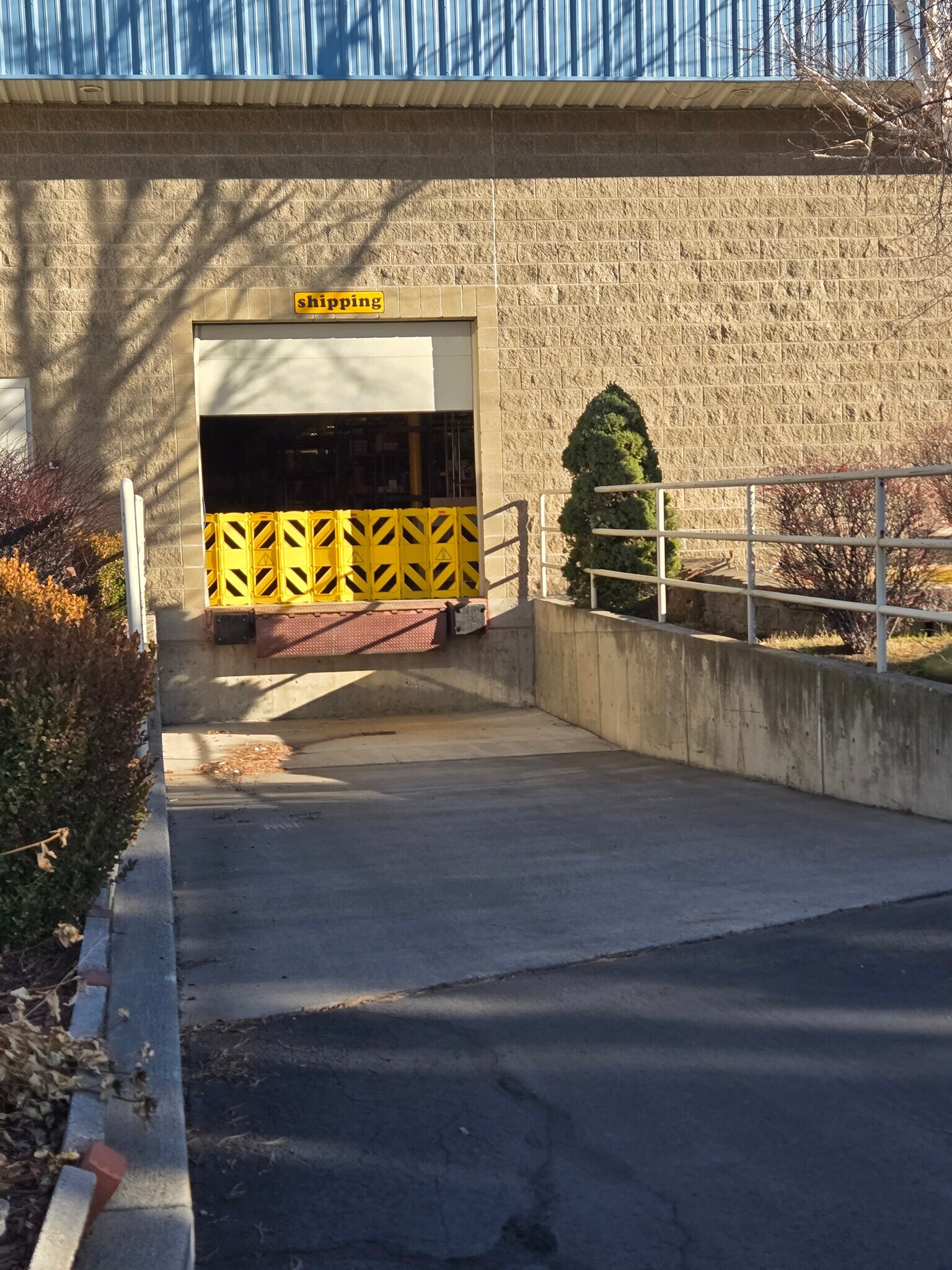 1258 SW Lake Rd, Redmond, OR à louer Photo principale- Image 1 de 2