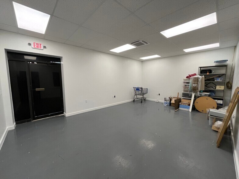 1044 NW 69th St, Oklahoma City, OK à louer - Photo du bâtiment - Image 2 de 6