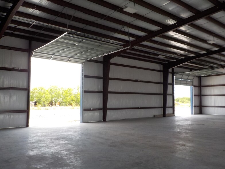 1306 Industrial Way, Harlingen, TX for lease - Interior Photo - Image 2 of 18