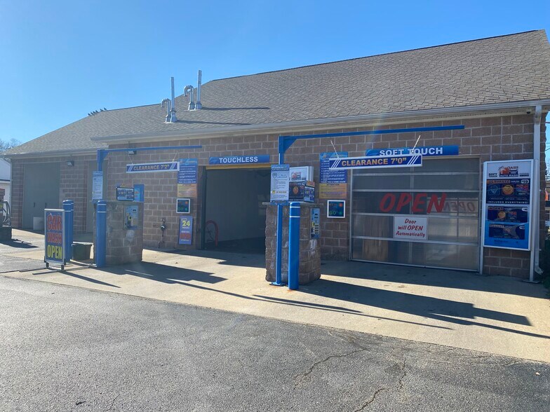 127 W Main St, Stafford Springs, CT à vendre - Photo du bâtiment - Image 3 de 9