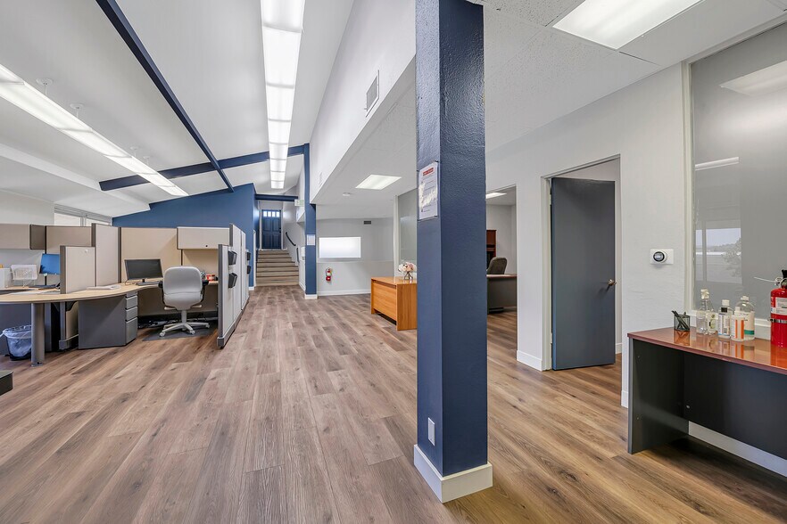 5210 Lewis Rd, Agoura Hills, CA à vendre - Photo du bâtiment - Image 2 de 13