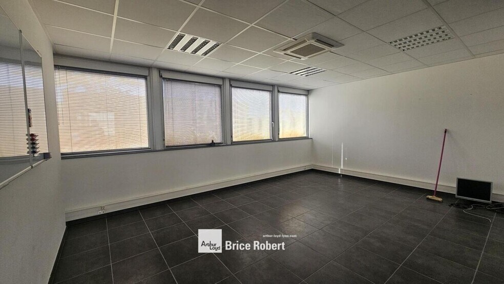23 Rue Lavoisier, Chassieu à louer - Photo intérieure - Image 2 de 3