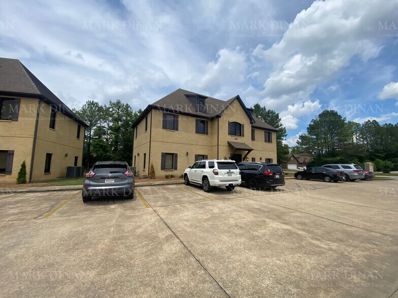 200 Village Dr, Pelham, AL for sale - Building Photo - Image 2 of 20